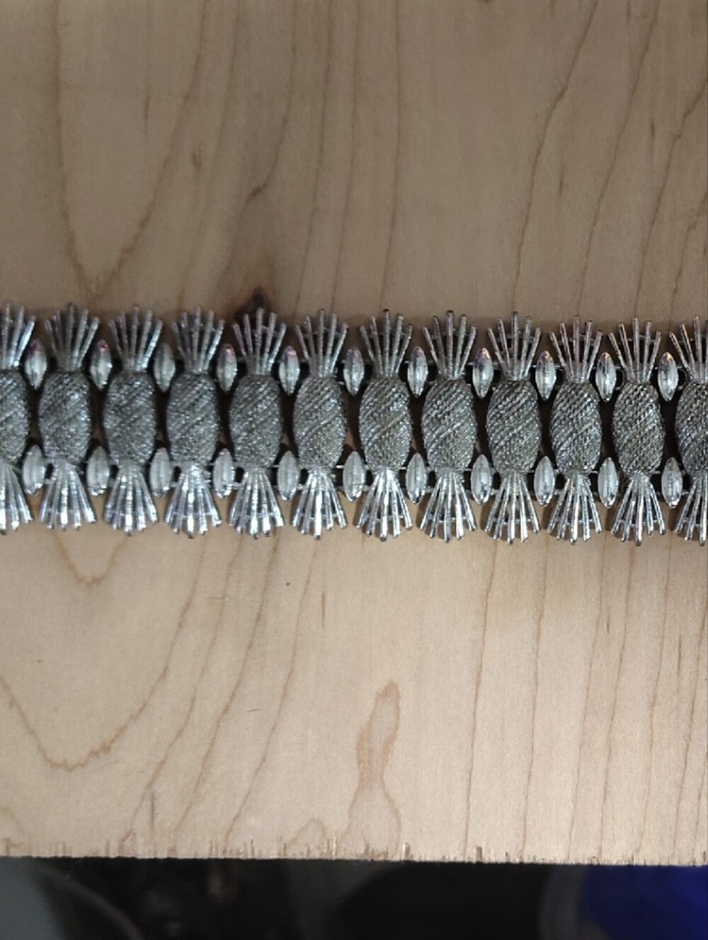 VINTAGE-SARAH COVENTRY Pineapple Crown Link Silver Tone Bracelet 7.5 Inch